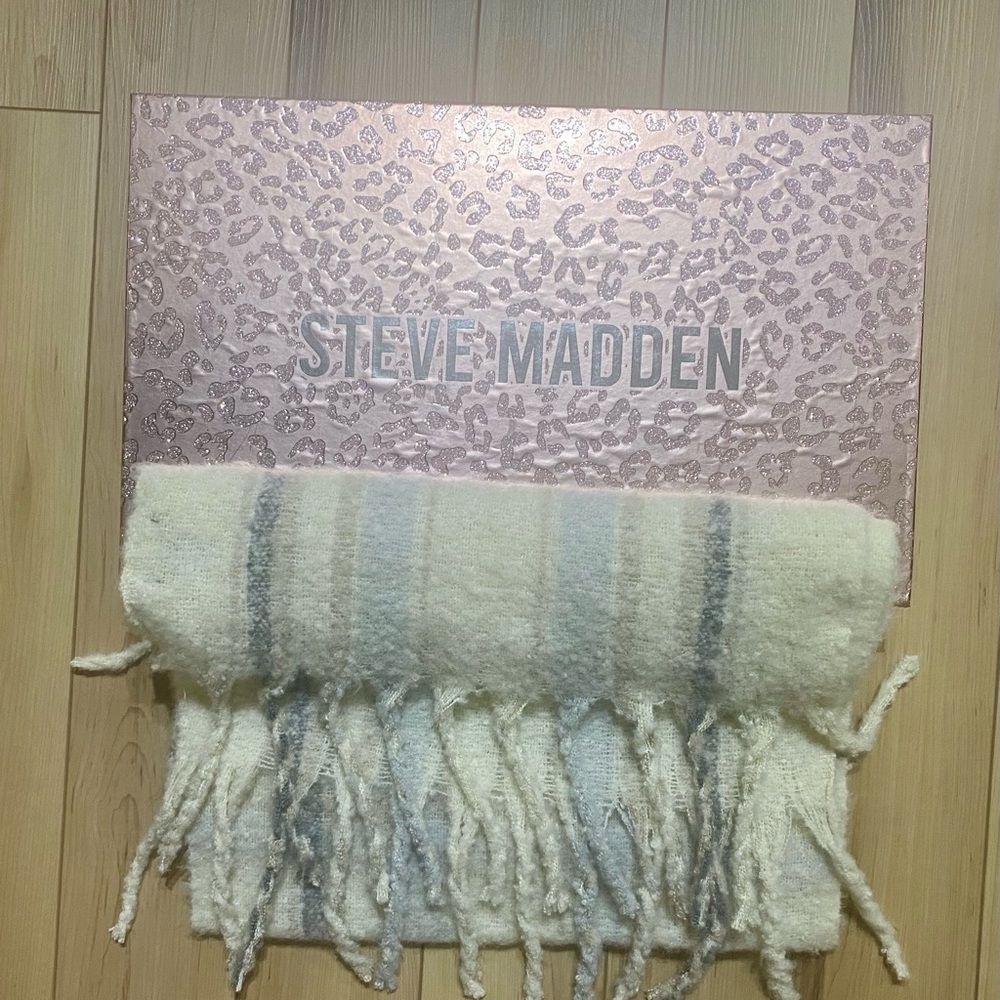 Steve Madden NWOT Oversized Chunky Scarf Ivory Plaid 17.5”x86.5” With Gift Box